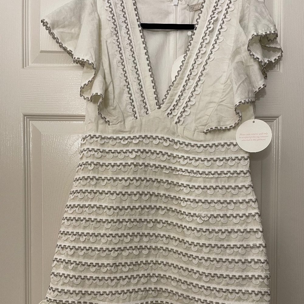 Never worn La Madison Talulah Size Medium